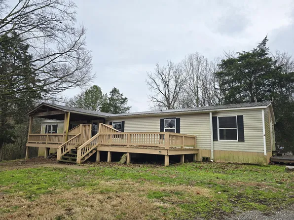 77 Daniels Dr, Trenton, GA 30752