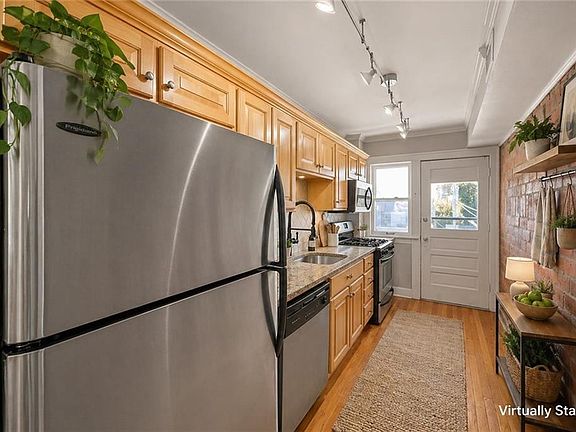 4th image of 311 E 43rd St APT 3W