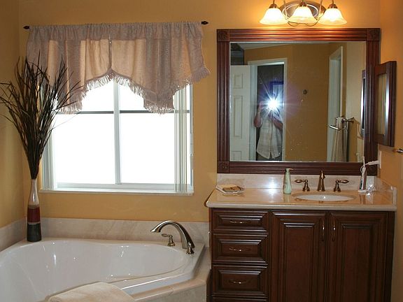 Master bath right side