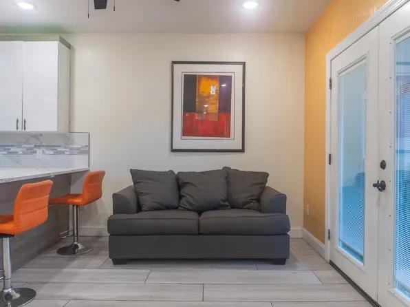 4 Highview Road image 1 of 20