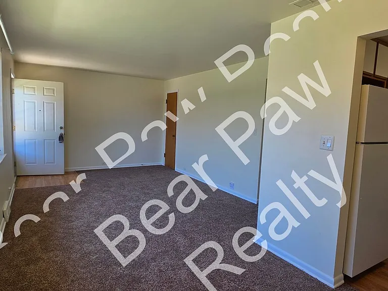 1535 Hot Springs Ave — Photo 1
