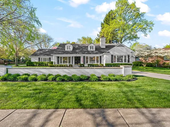 799 Sunningdale Dr, Grosse Pointe Woods, MI 48236