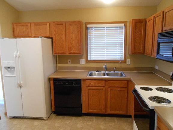 5th image of 392 W Hunters Dr