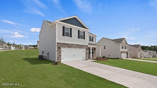 3rd image of 701 Lazy Elm Lane