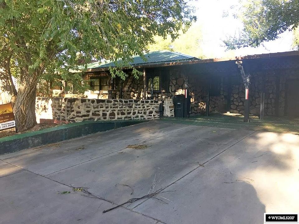 1st image of 226 N 3rd St