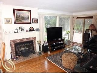 3rd image of 31731 Belmont St