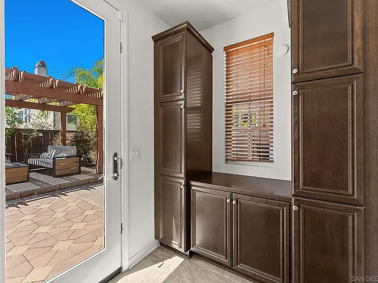 10449 Monterey Ridge Dr — Photo 12