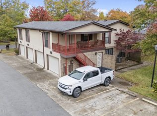 3015 Groveview Ct, Louisville, KY 40214