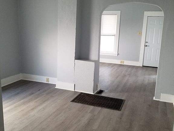 4th image of 410 Young St
