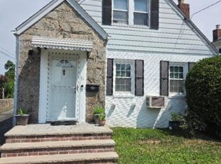 11 Prince St, New Hyde Park, NY 11040