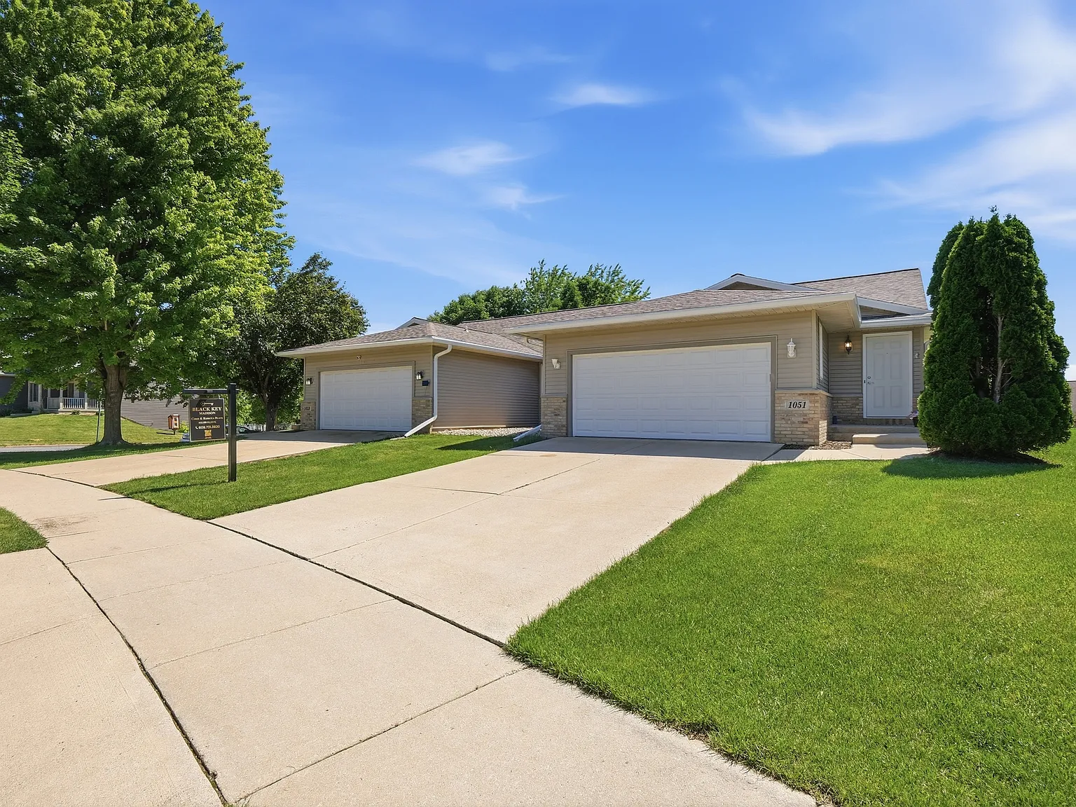 4 bed, 2000 sqft, $3,300 — Photo 3