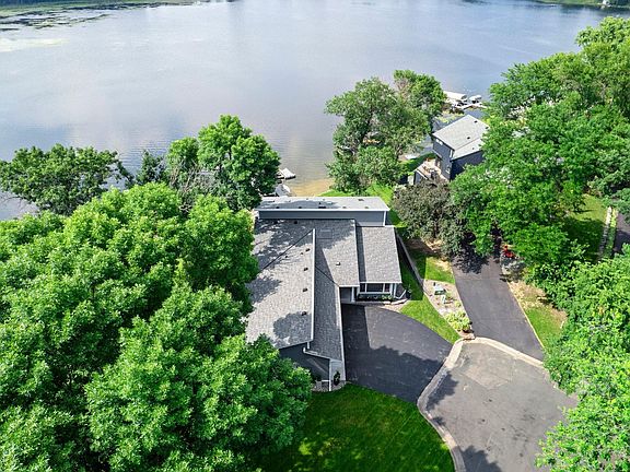 3rd image of 4324 Lake Point Ct