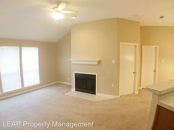 3rd image of 854 Astaire Ave
