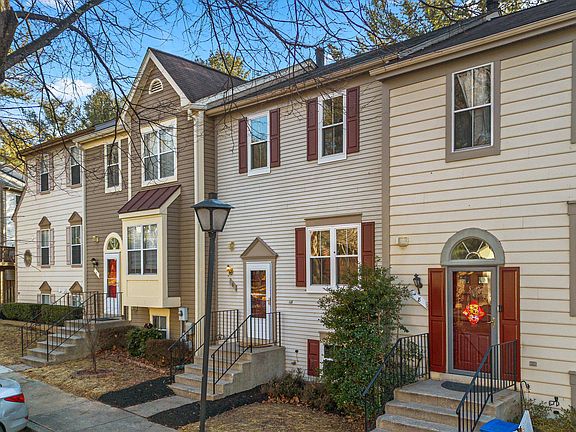 2nd image of 6 Lake Park Ct #933