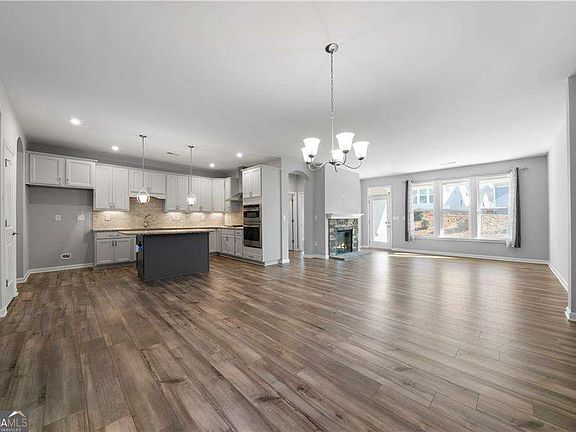 4th image of 74 Aspen Way