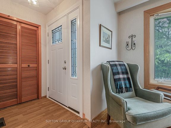 5th image of 754 Eaglemount Cres