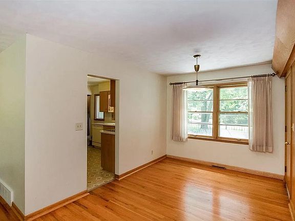 4th image of 507 Meadow St