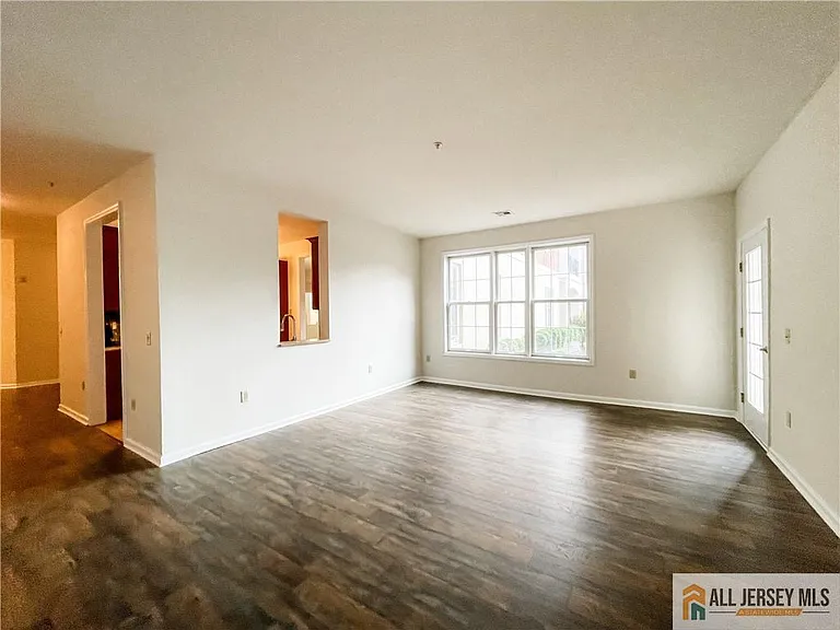 105 Regency Pl — Photo 12