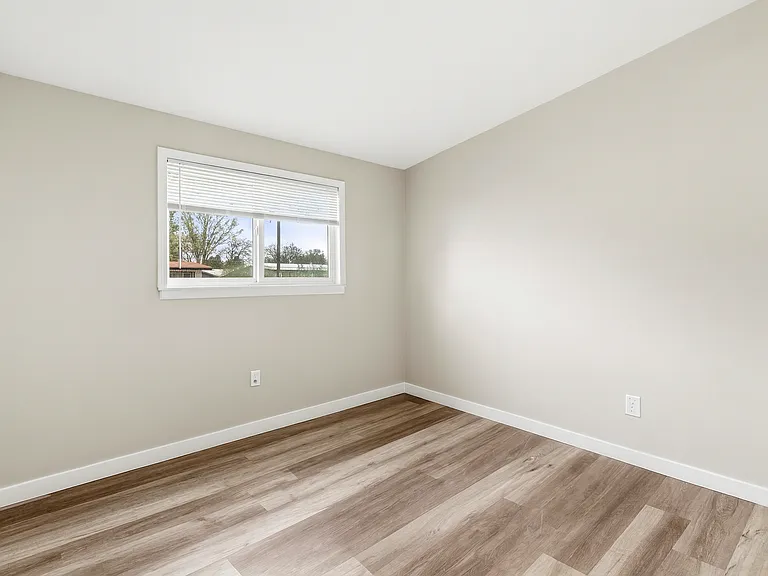 413 Chestnut St — Photo 13