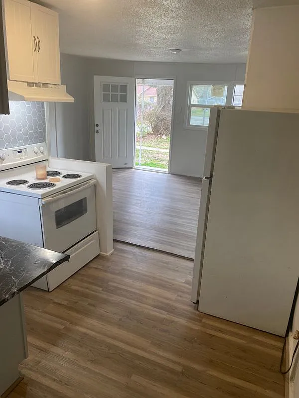 2 bed, 1.0 bath, 649 sqft, $750 — Photo 2