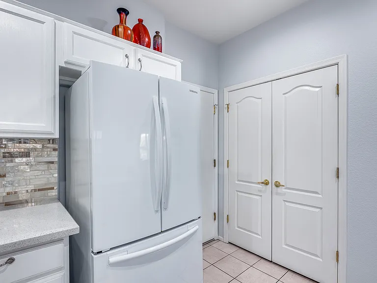 15511 W Coral Pointe Dr — Photo 12