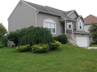 98 Olympia Ln, Sicklerville, NJ 08081