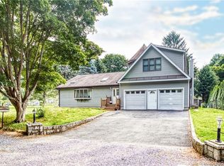 5 Sweet Briar Ln, Cos Cob, CT 06807