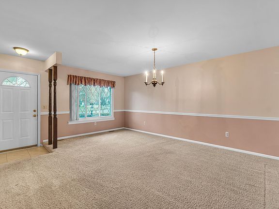 4th image of 44545 Twyckingham Ln
