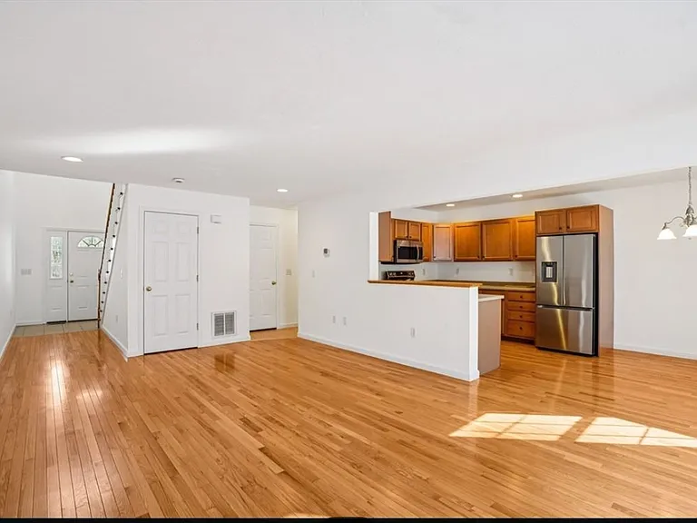 18 Alden Dr — Photo 5