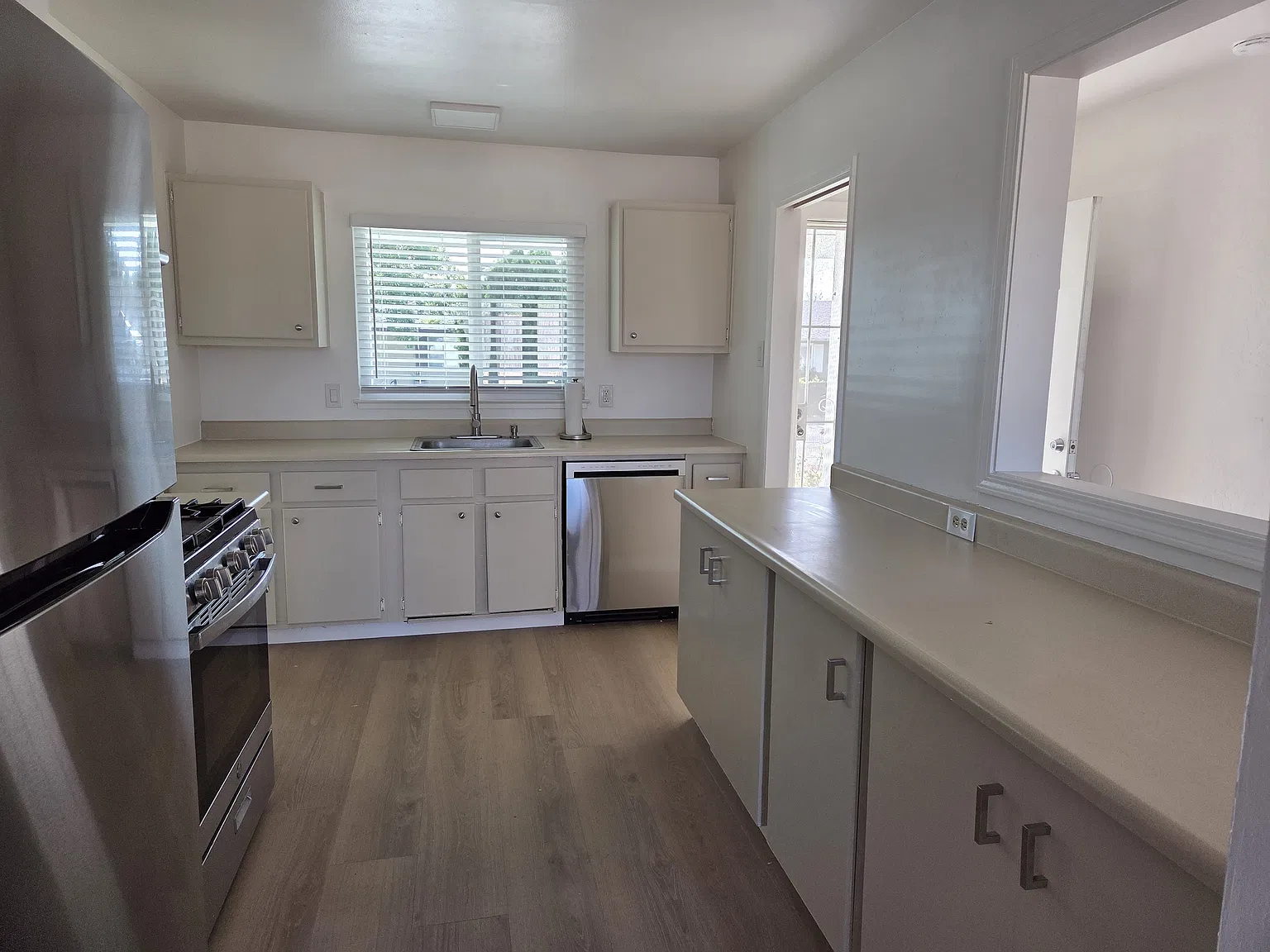 4 bed, 1211 sqft, $2,250 — Photo 3
