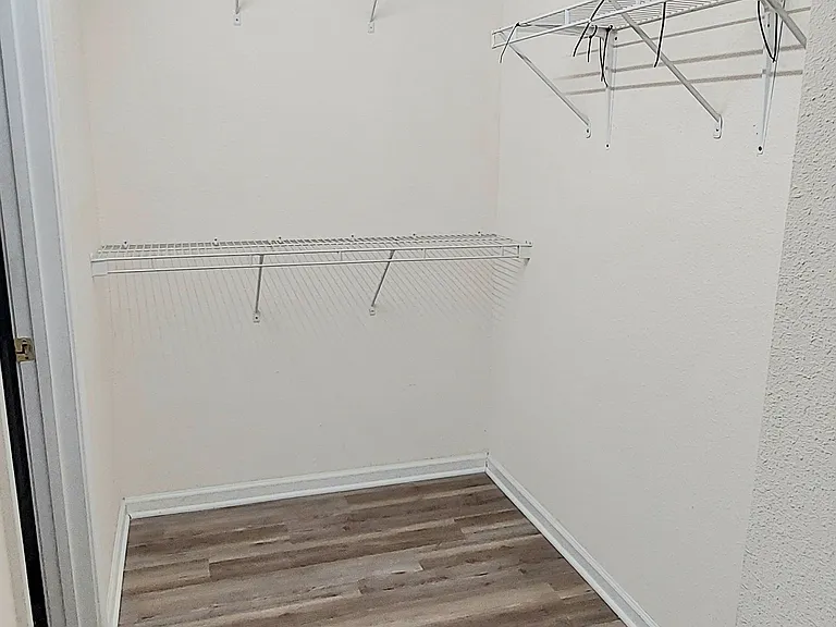 Huge Master Bedroom Walk In Closet