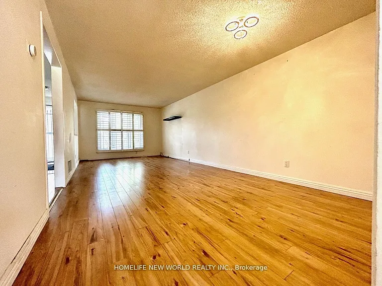 102 Madsen Cres — Photo 3