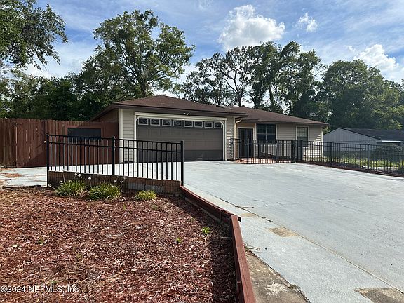 2nd image of 2933 DAKOTA Drive