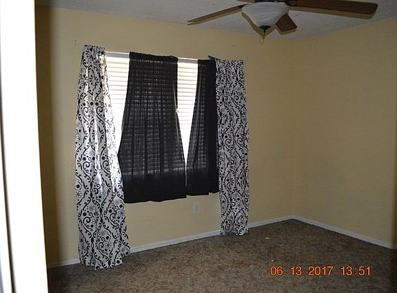 3rd image of 404 NW Avenue J