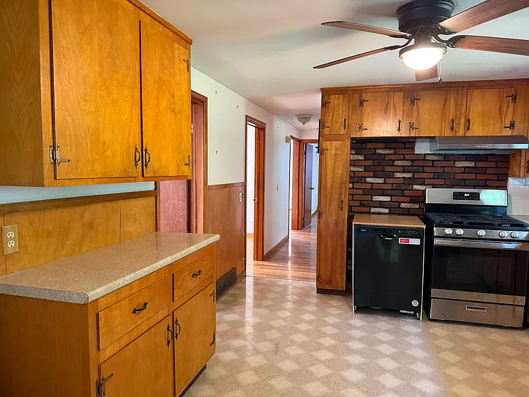 374 Elm St — Photo 7