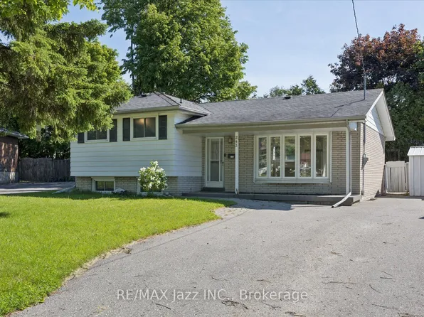 243 Acadia Dr, Oshawa, ON L1G 1X9