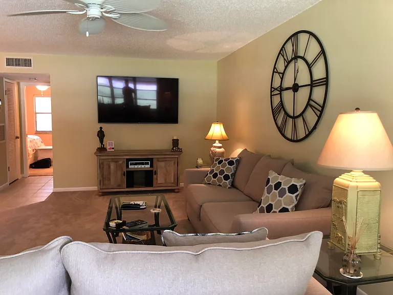 405 N High Point Blvd #C — Photo 5