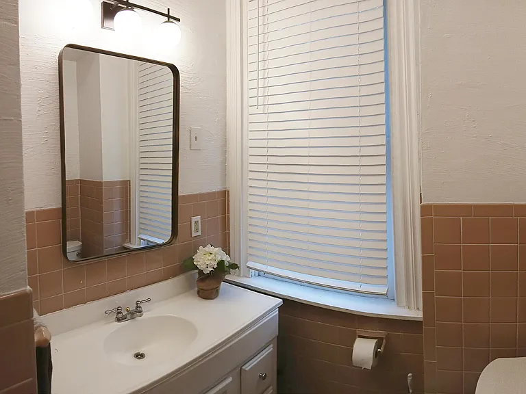 69 W Middle St #B — Photo 6
