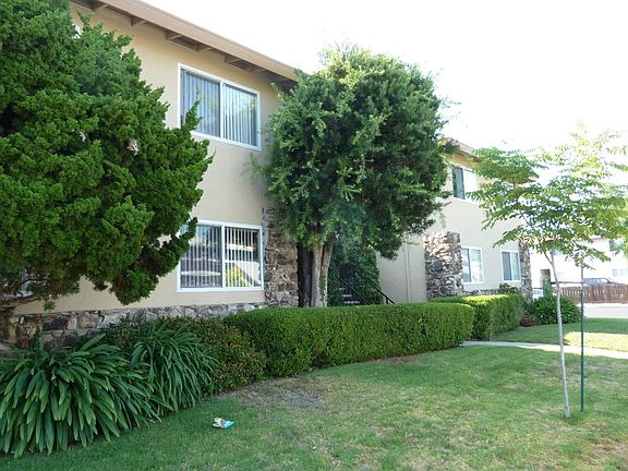 3rd image of 429 Dunster Dr
