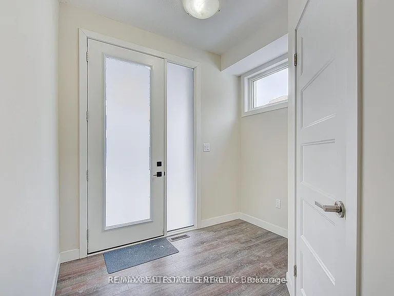996 West Village Sq — Photo 17