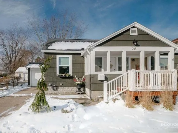 215 N Jackson St, Spring Lake, MI 49456