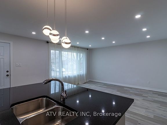 4th image of 1064 Eastmount Ave E