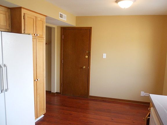 5th image of 8612 W 95th Pl APT 304