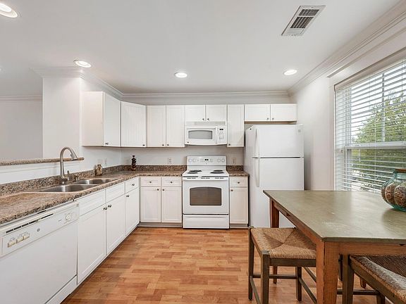 4th image of 1725 Harvey Mitchell Pkwy S APT 2125