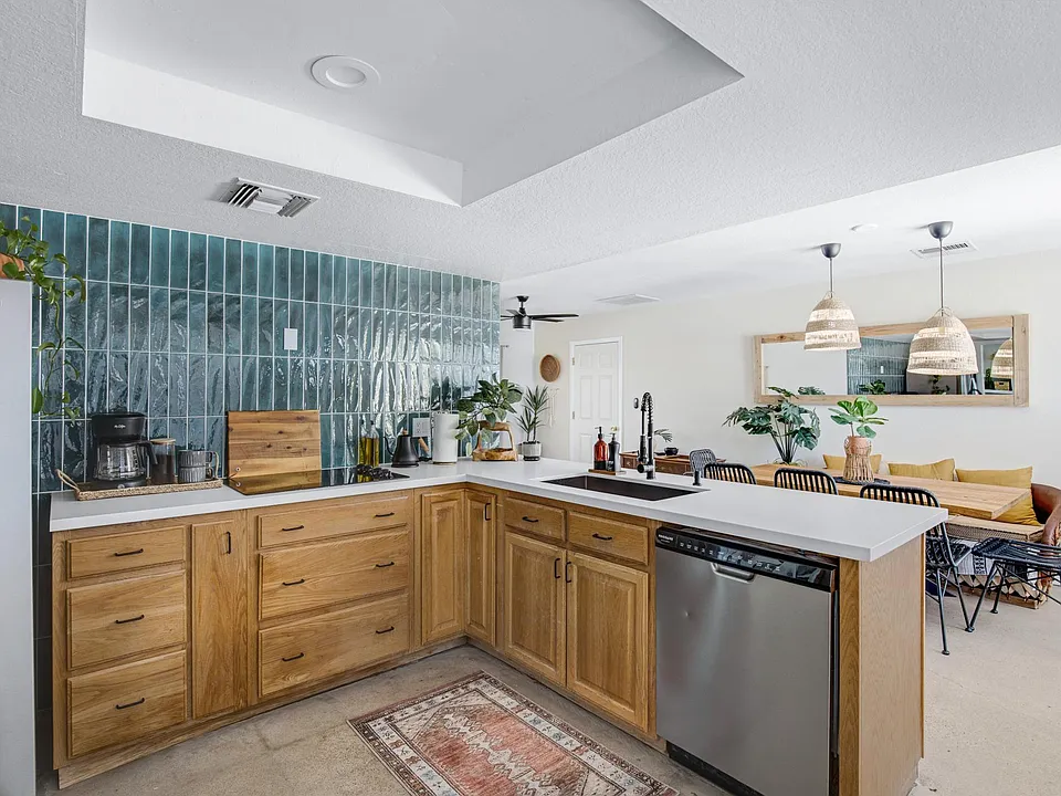 1715 W Marco Polo Rd