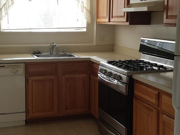 2nd image of 10504 Montrose Ave APT 104
