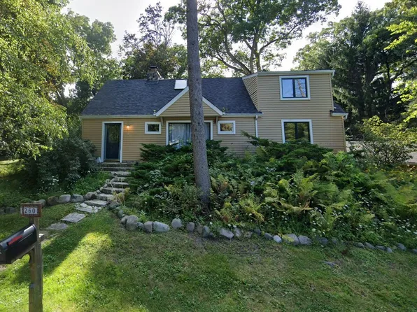 260 Woodland Dr, North Barrington, IL 60010