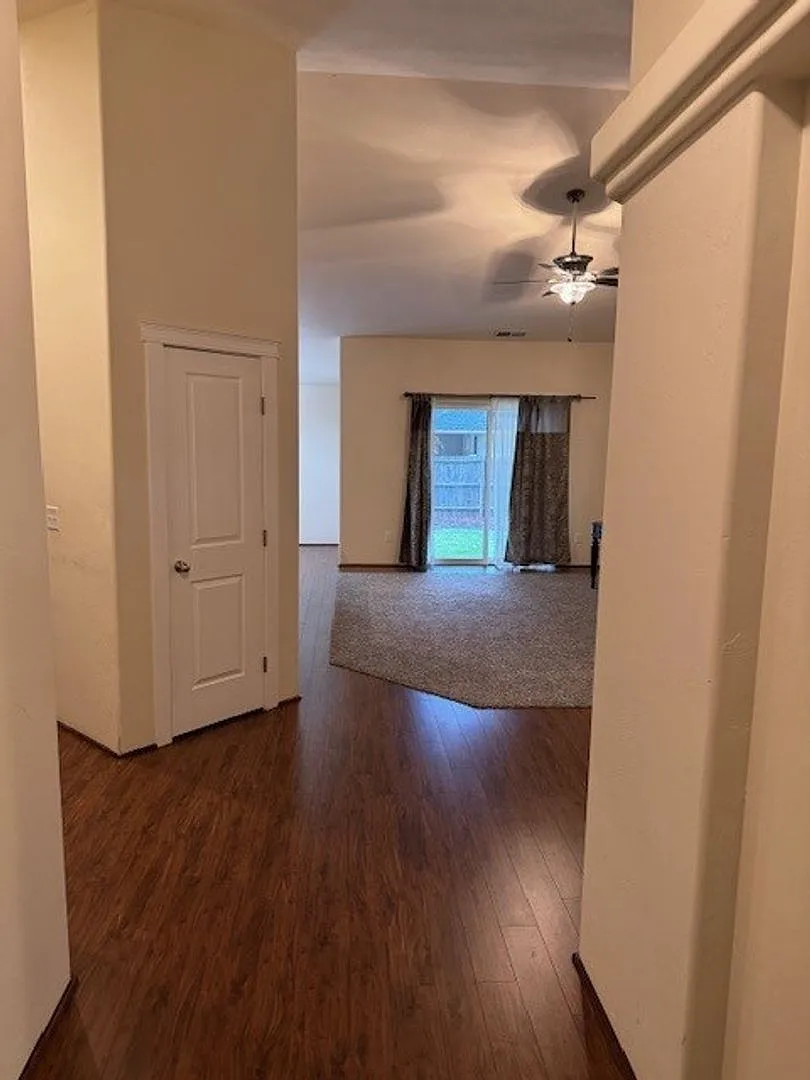 4 Bedroom 2.5 Bath House — Photo 4