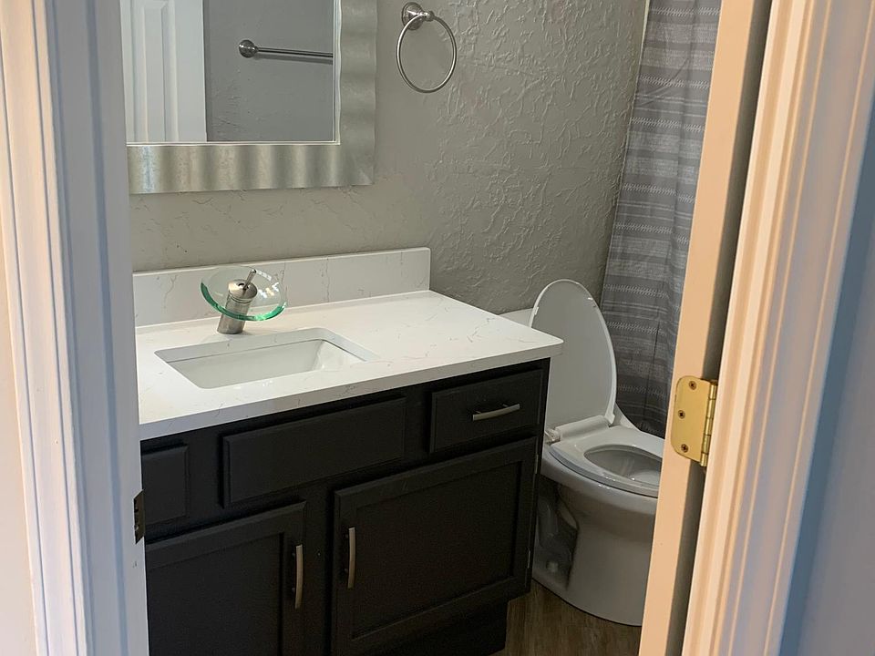 Master Bath, quartz counters, new fixtures,