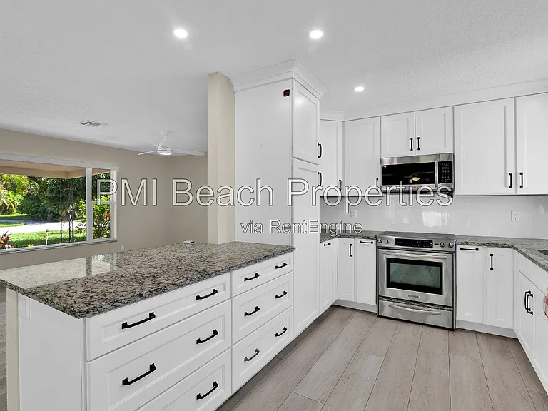 350 NE 29th St — Photo 8